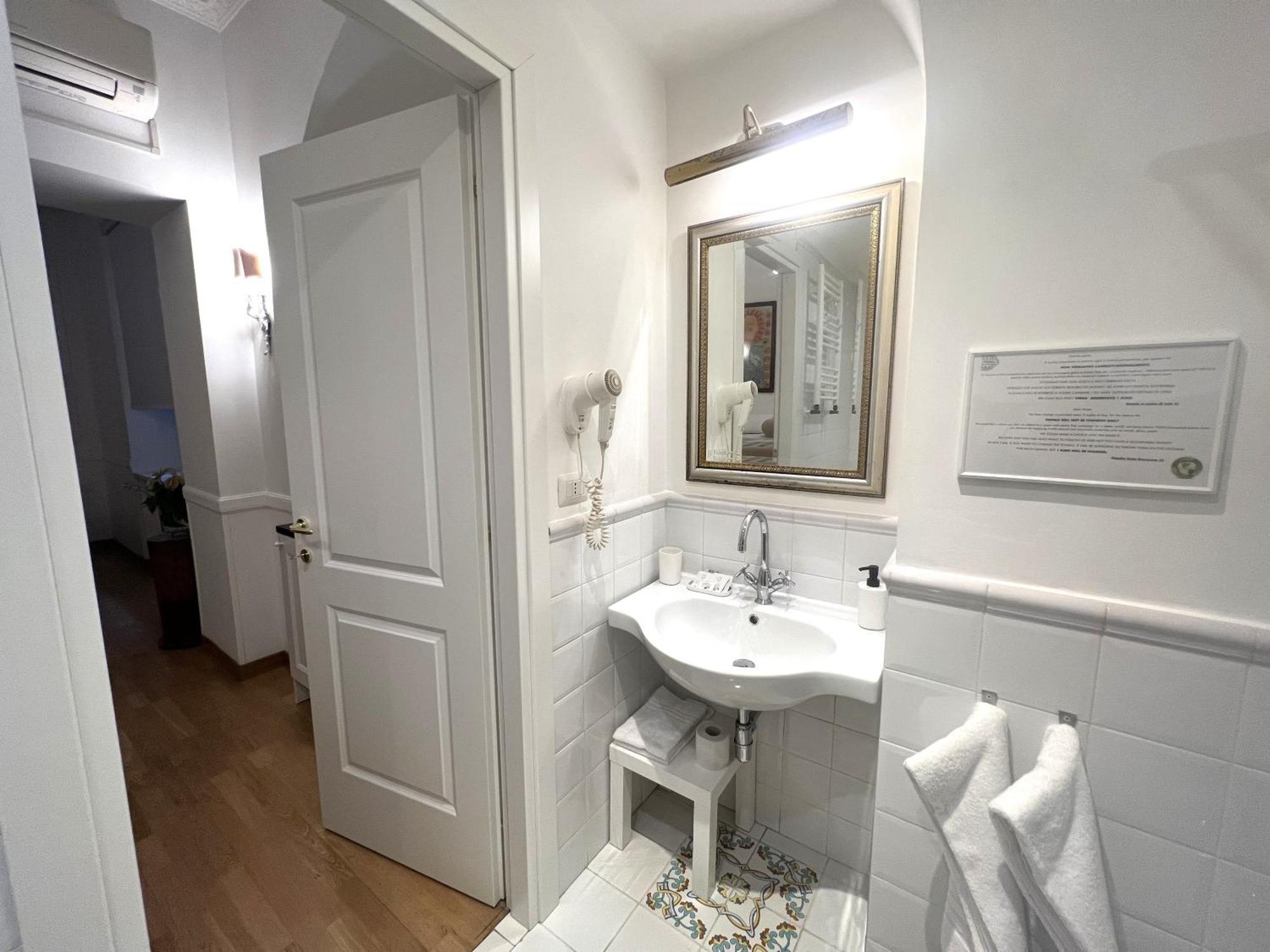 Interno Roma Hotel Exterior photo